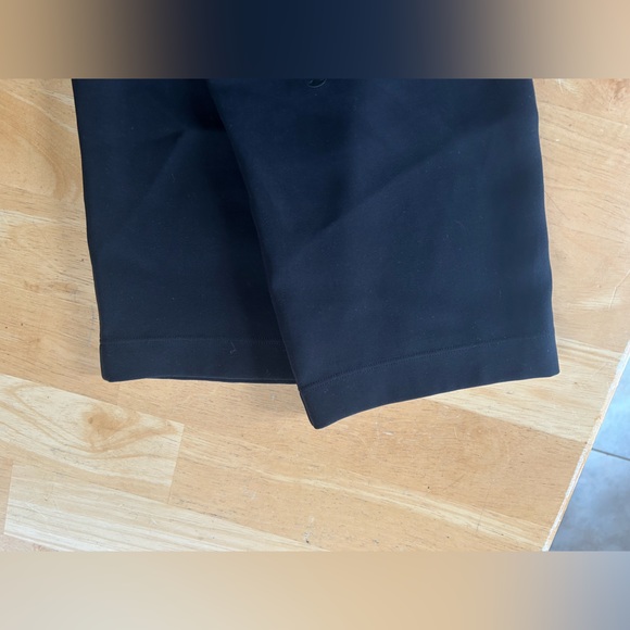 Lululemon On The Fly Crop *Woven 23" - Picture 13 of 14